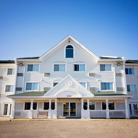 Travelodge Suites By Wyndham Regina - Eastgate Bay المظهر الخارجي الصورة