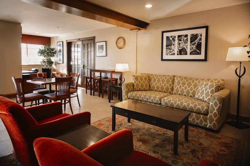 Travelodge Suites By Wyndham Regina - Eastgate Bay المظهر الخارجي الصورة