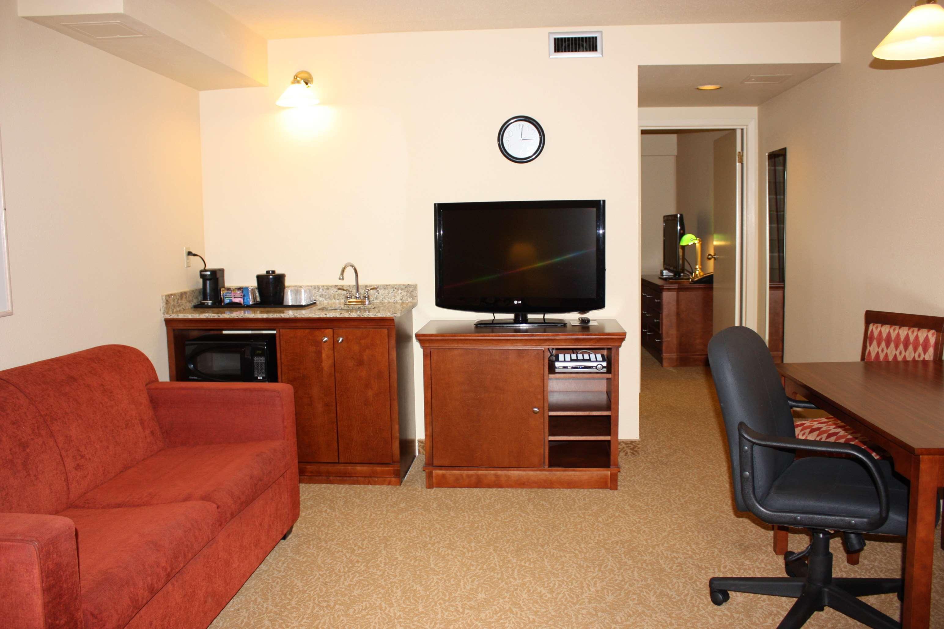 Travelodge Suites By Wyndham Regina - Eastgate Bay المظهر الخارجي الصورة