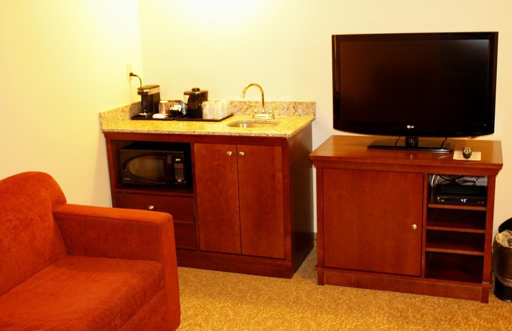 Travelodge Suites By Wyndham Regina - Eastgate Bay المظهر الخارجي الصورة