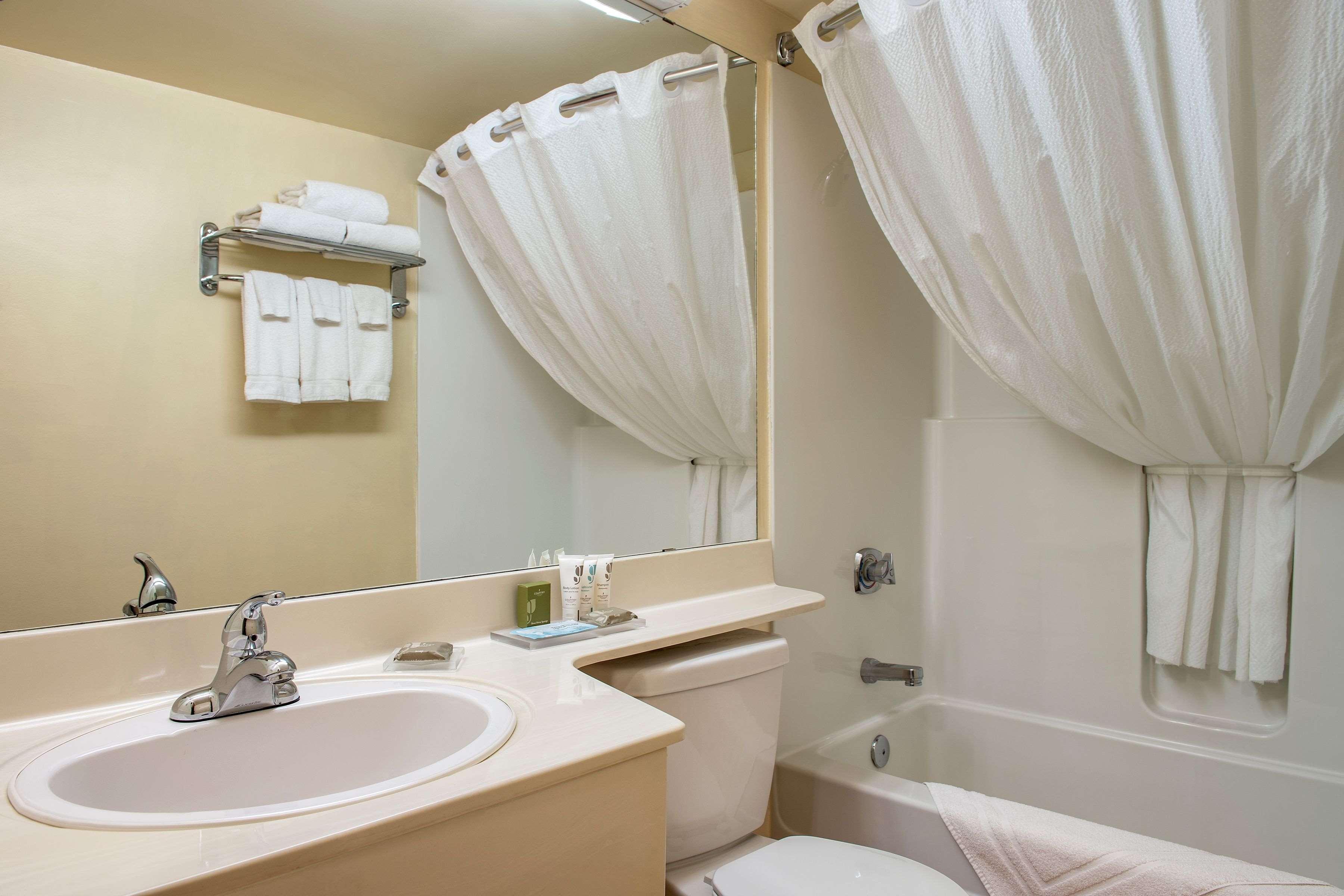 Travelodge Suites By Wyndham Regina - Eastgate Bay المظهر الخارجي الصورة