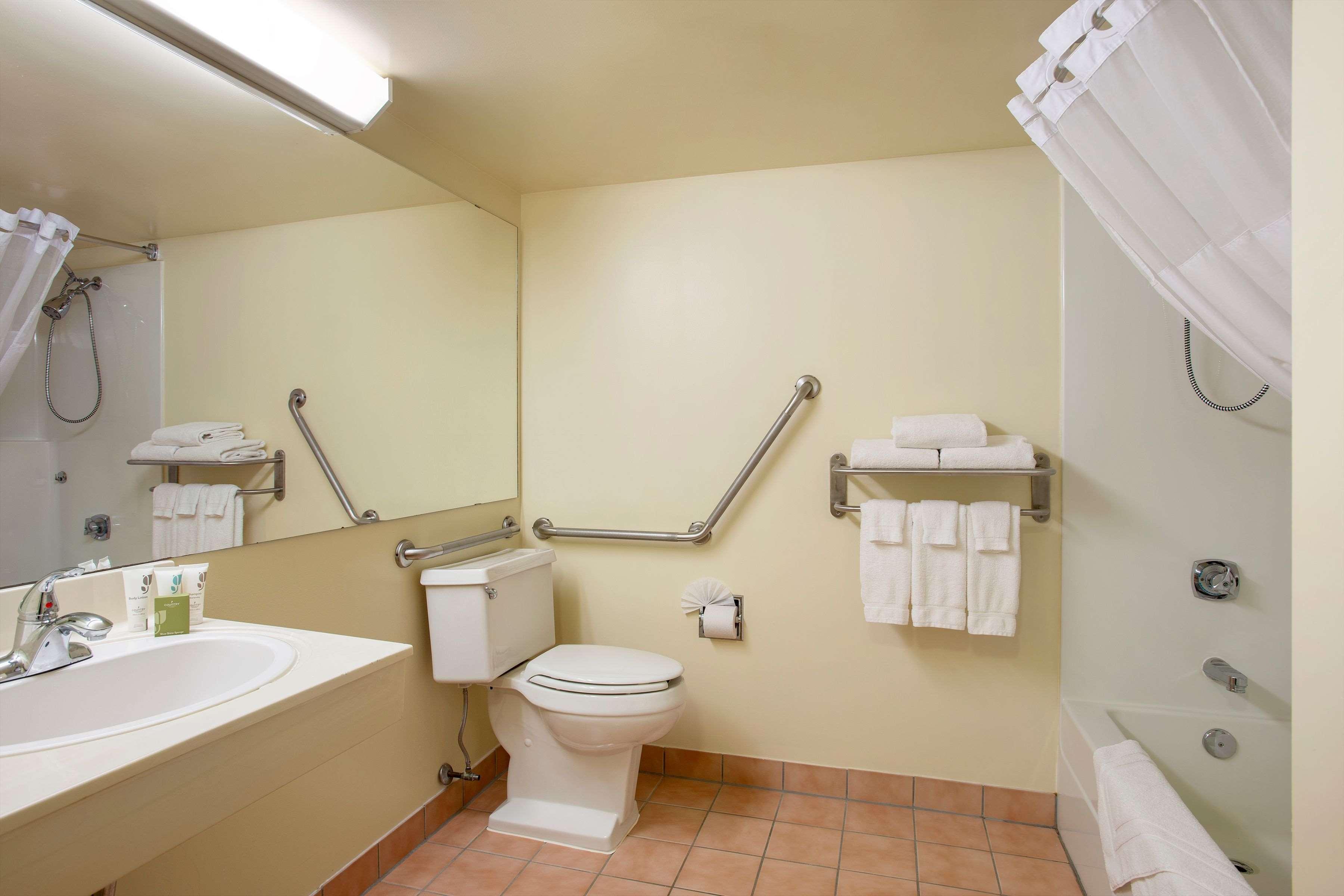 Travelodge Suites By Wyndham Regina - Eastgate Bay المظهر الخارجي الصورة