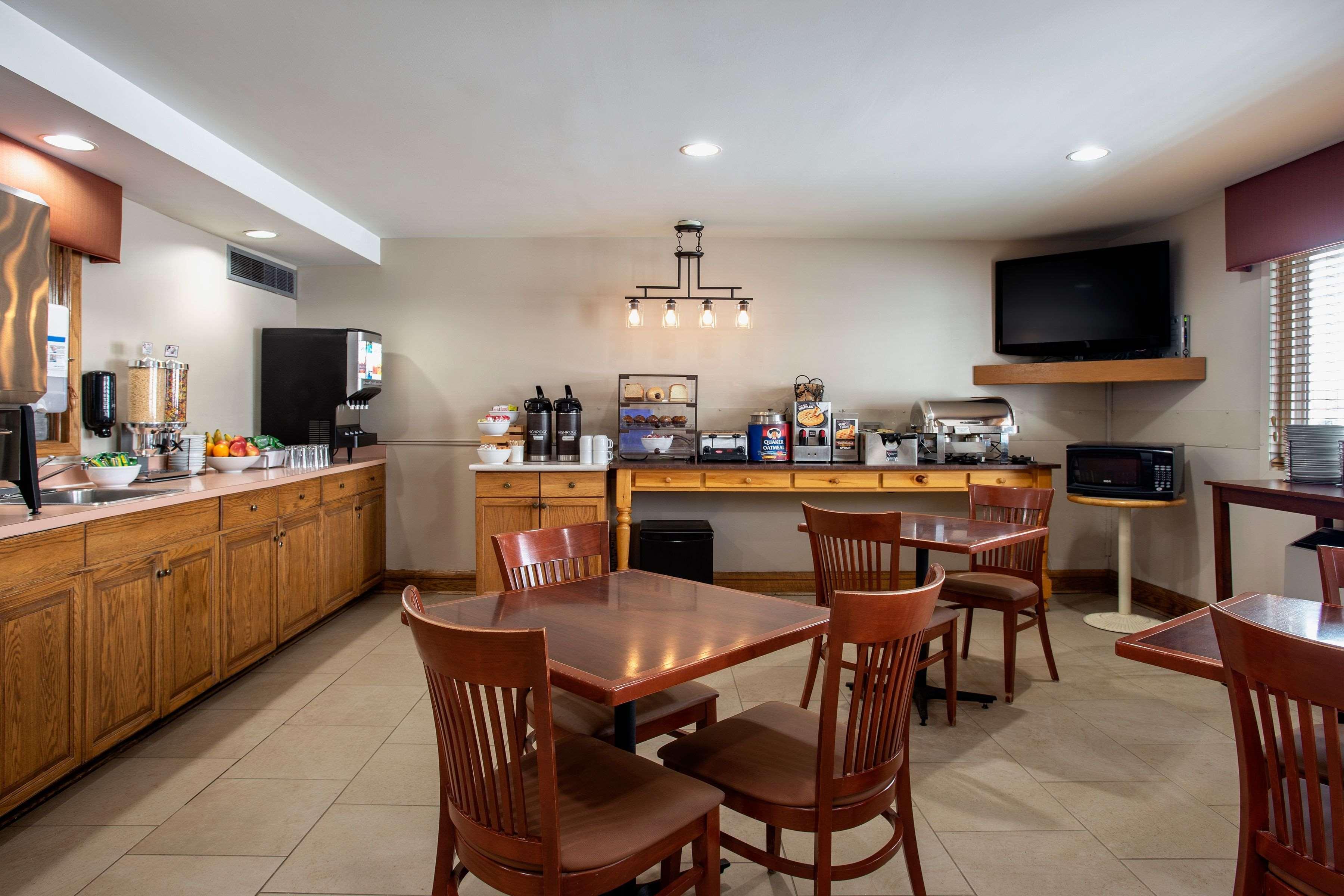 Travelodge Suites By Wyndham Regina - Eastgate Bay المظهر الخارجي الصورة