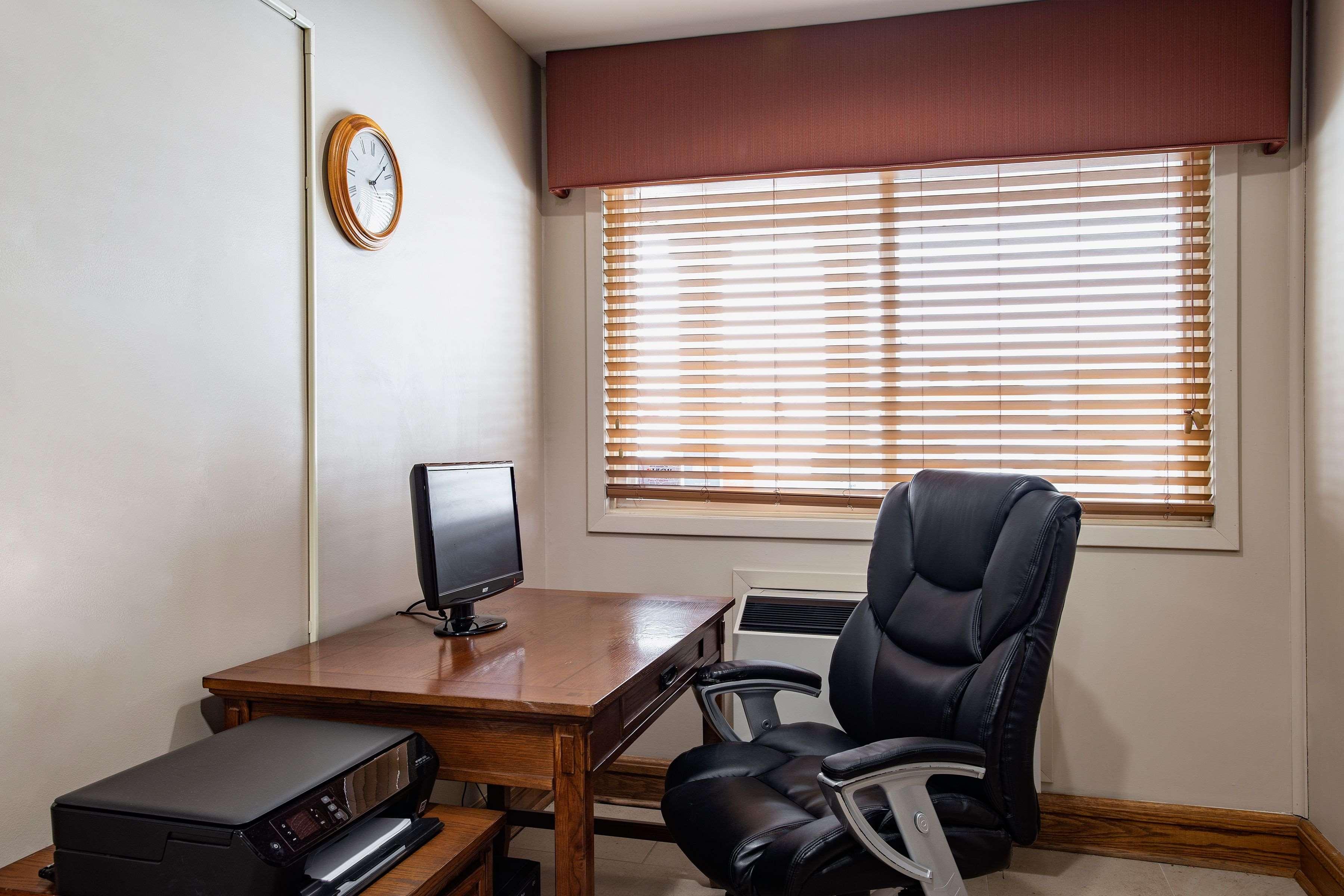 Travelodge Suites By Wyndham Regina - Eastgate Bay المظهر الخارجي الصورة