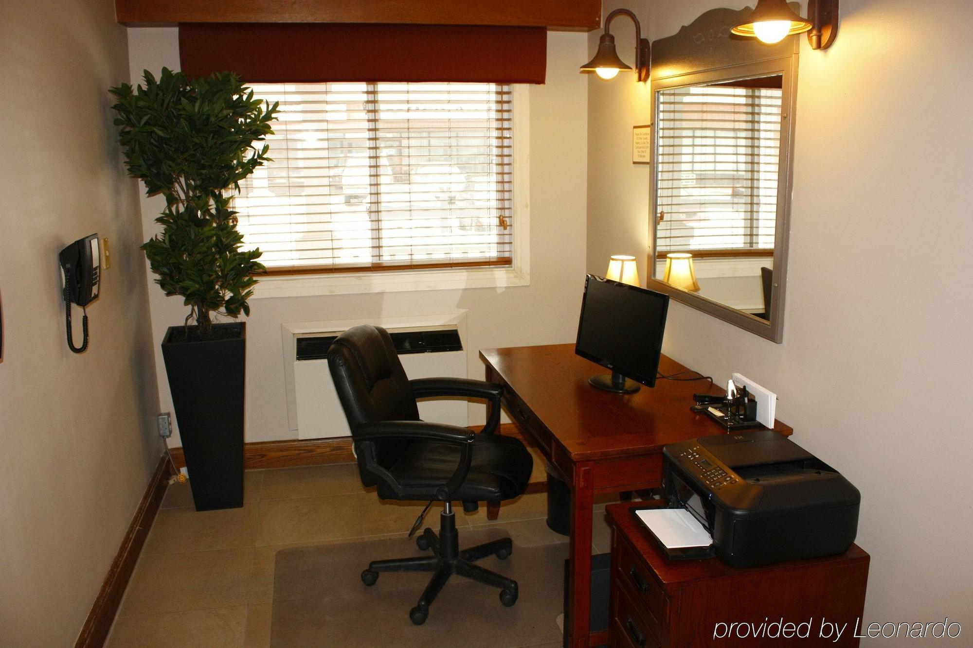 Travelodge Suites By Wyndham Regina - Eastgate Bay المظهر الخارجي الصورة